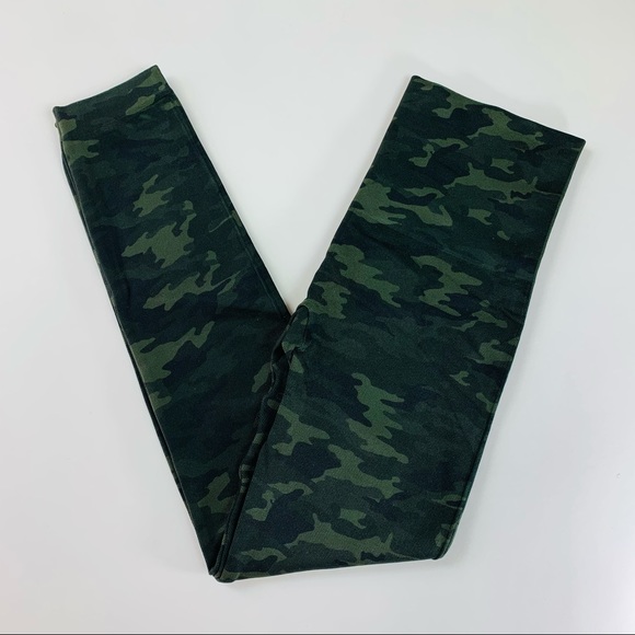 Spanx Look At Me Now Seamless Green Camo Legging - Picture 8 of 9